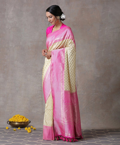 Offwhite_Handloom_Kadhwa_Pure_Katan_Silk_Booti_Banarasi_Saree_With_Pink_Kadhiyal_Border_WeaverStory_02