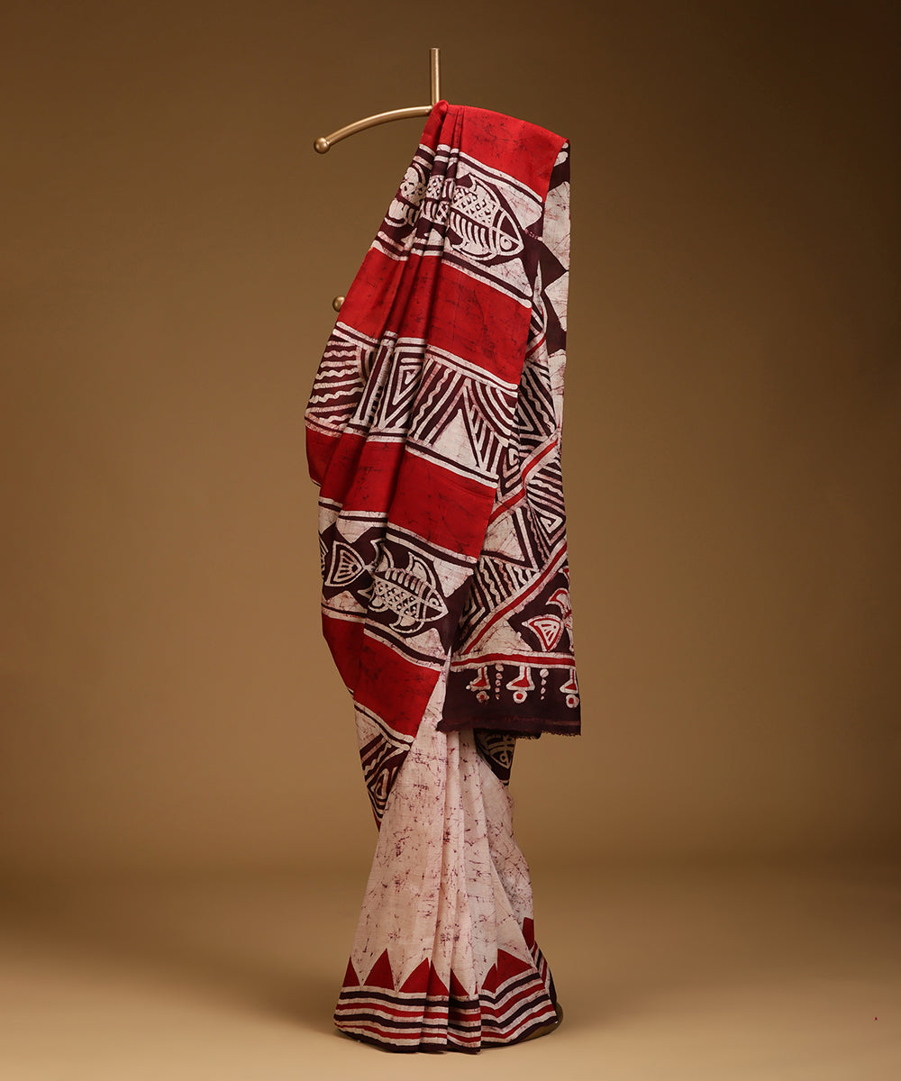 Handloom_Light_Peach_and_Red_Hand_Batik_Mulberry_Silk_Saree_With_Fish_Motifs_WeaverStory_01