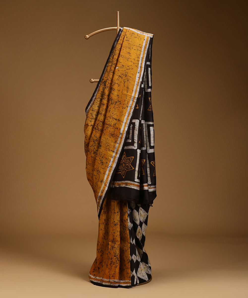 Handloom_Mustard_and_Offwhite_Hand_Batik_Mulberry_Silk_Saree_With_Dimond_Shaped_Motifs_WeaverStory_01