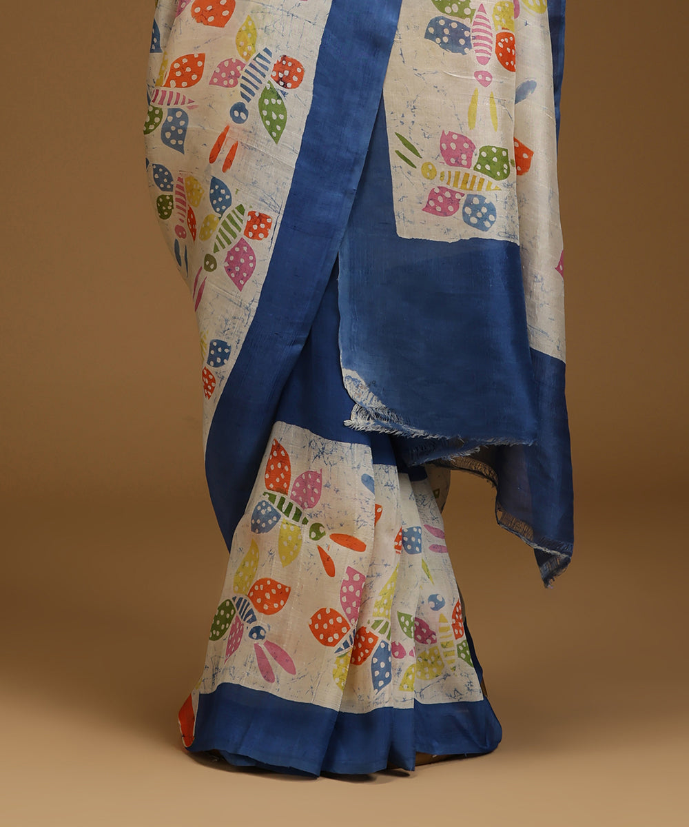 Handloom_Offwhite_and_Blue_Hand_Batik_Mulberry_Silk_Saree_With_Butterfly_Motifs_WeaverStory_03