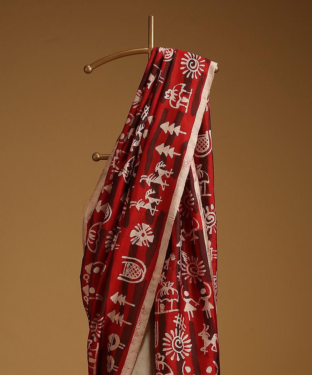 Offwhite_And_Red_Handloom_Pure_Mulberry_Silk_Hand_Batik_Saree_With_Tribal_Motifs_WeaverStory_02