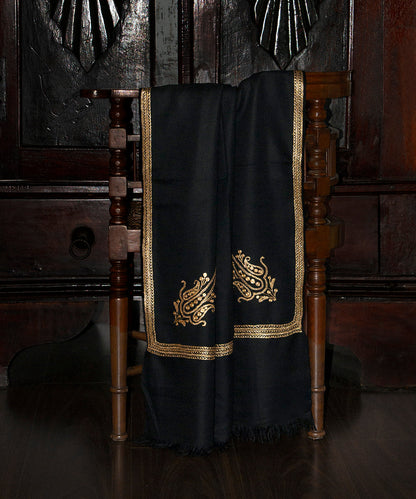 Black_Handwoven_Pure_Pashmina_Stole_with_Tilla_Embroidery_WeaverStory_01