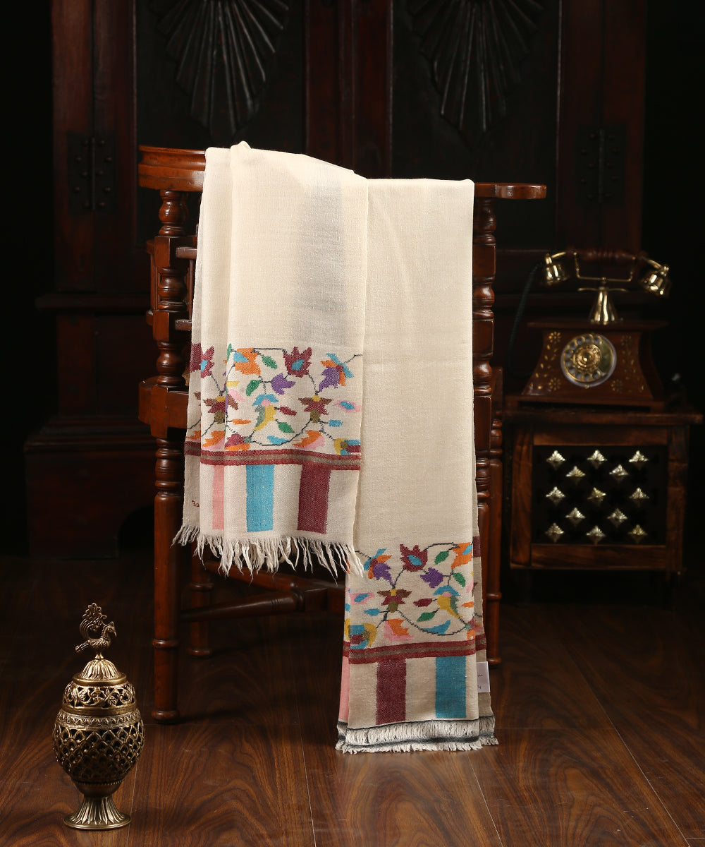 White_Handwoven_Pure_Pashmina_Stole_with_Kani_Border_WeaverStory_01