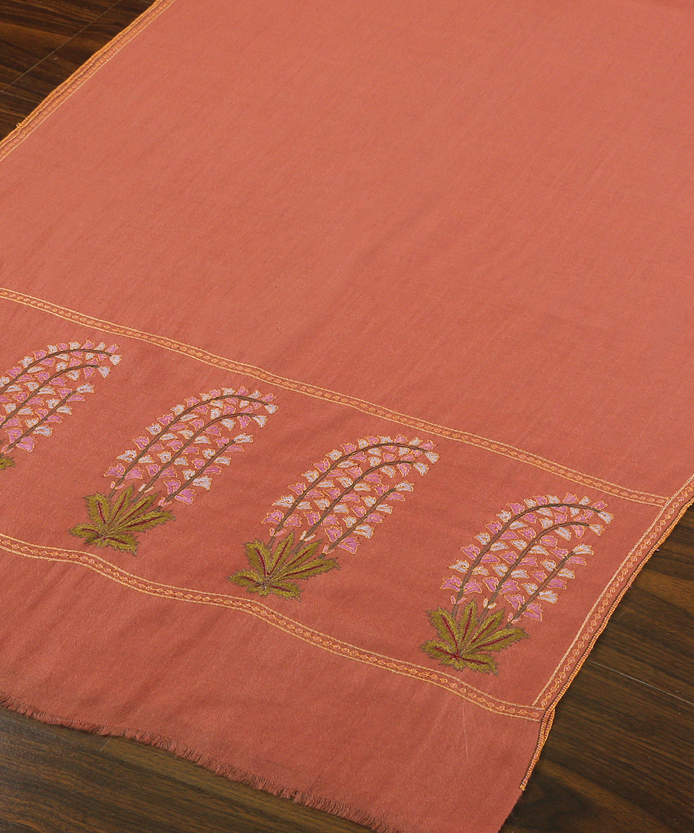 Peach_Floral_Bootidar_Handwoven_Pure_Pashmina_Stole_with_Sozni_Kari_Embroidery_WeaverStory_03