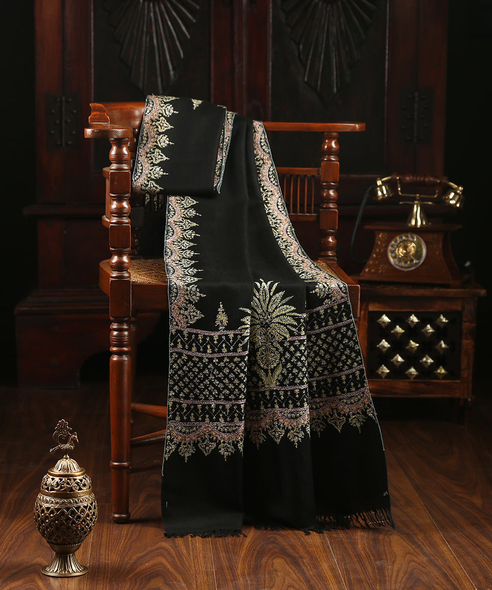 Black_handwoven_Pure_Pashmina_Stole_with_Thread_Work_WeaverStory_01