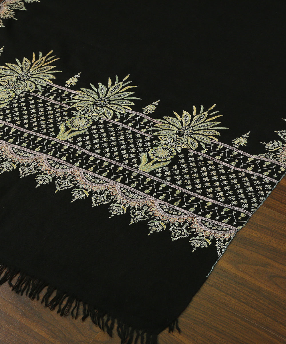 Black_handwoven_Pure_Pashmina_Stole_with_Thread_Work_WeaverStory_03