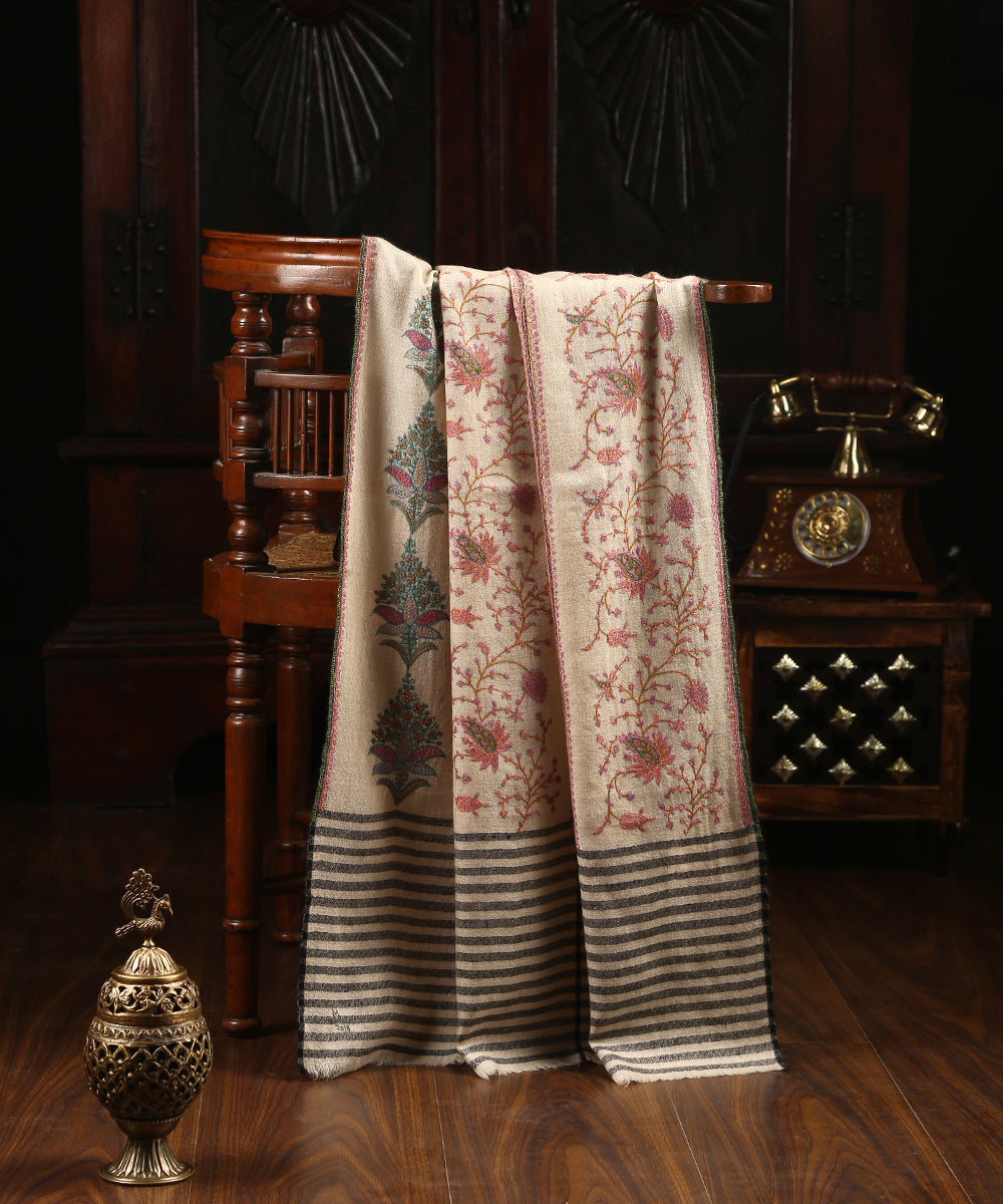 White_Sozni_Kari_Handwoven_Pure_Pashmina_Stole_with_Paper_Mache_Work_WeaverStory_01