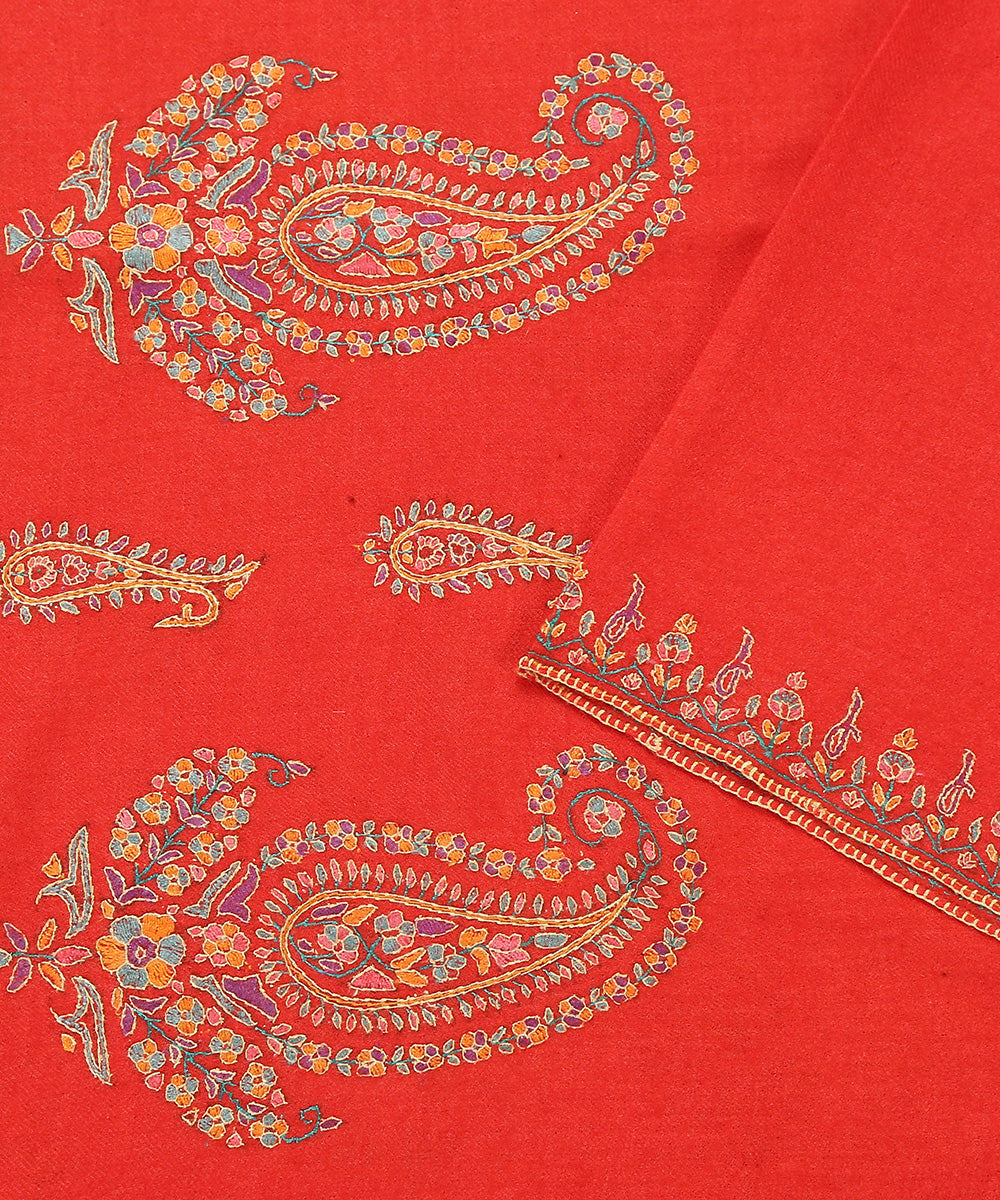 Red_Handwoven_Pure_Pashmina_Stole_with_Paper_Mache_and_Paisley_Motif_WeaverStory_02