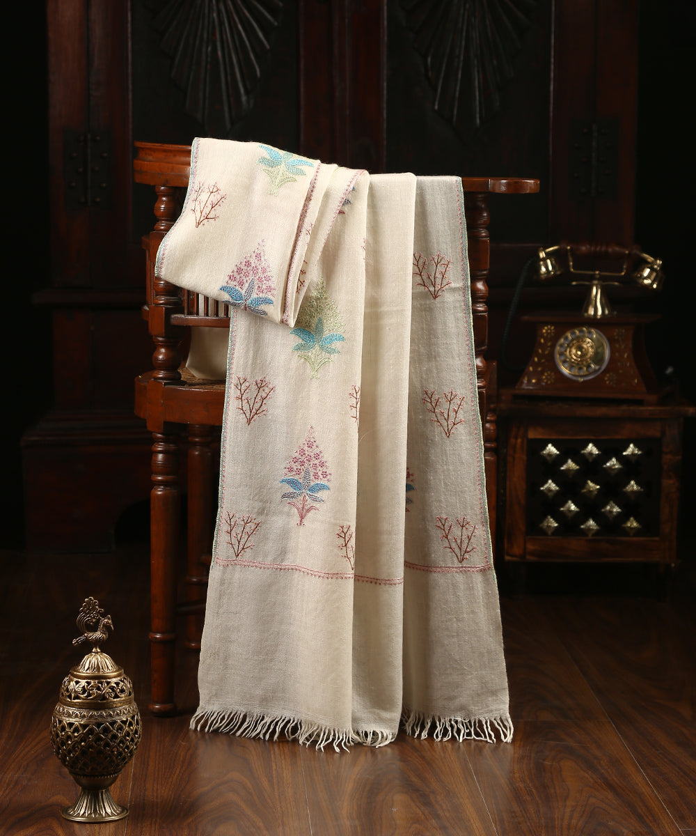 White_Colored_Handwoven_Pure_Pashmina_Stole_with_Paper_Mache_Work_WeaverStory_01