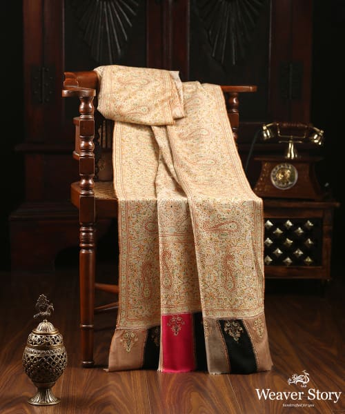 OffWhite_Thread_Work_Handwoven_Pure_Pashmina_Shawl_with_Multicolor_Borders_WeaverStory_01