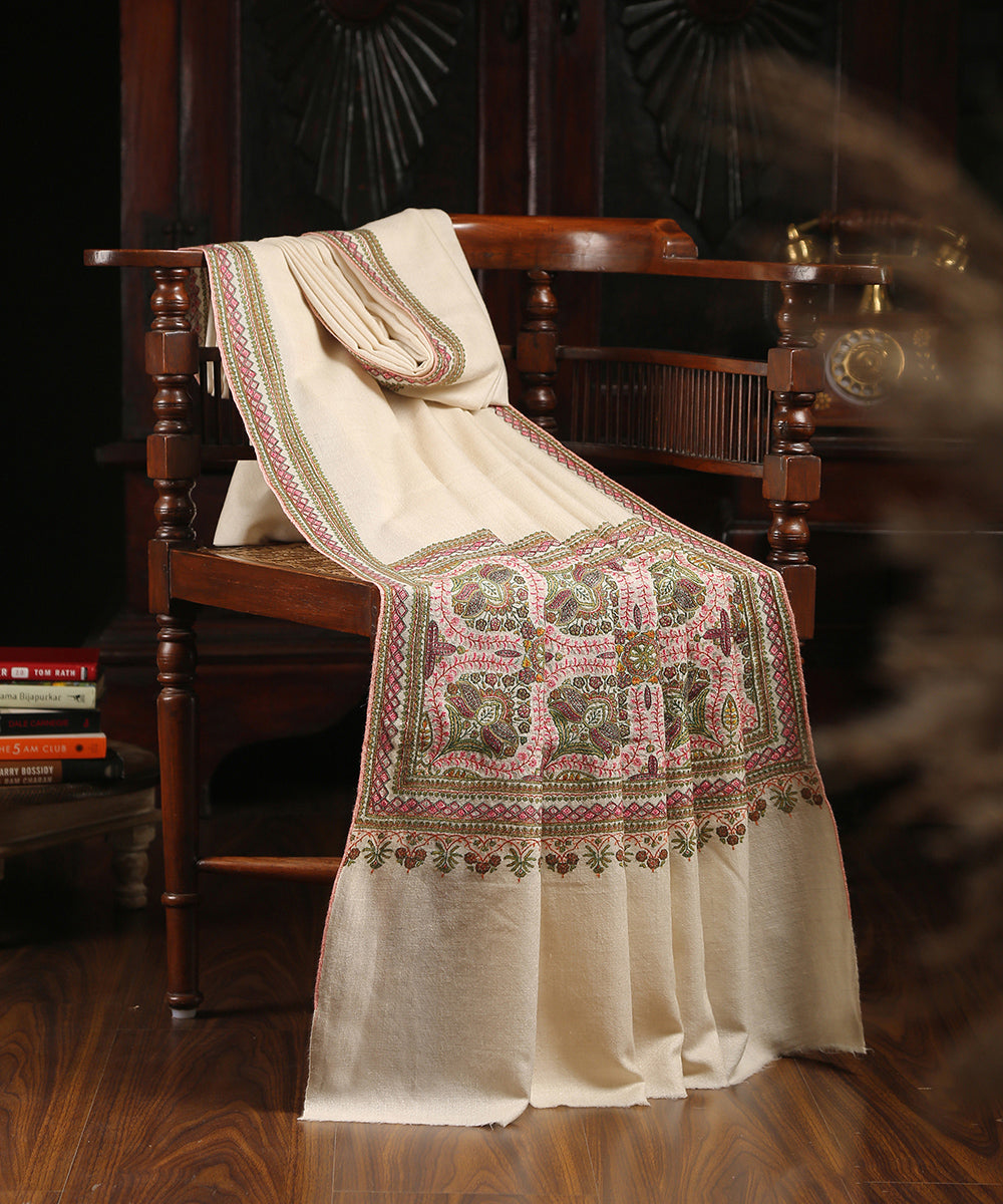 White_Handwoven_Pure_Pashmina_Pashmina_Shawl_With_Heavy_Sozni_Border_WeaverStory_01