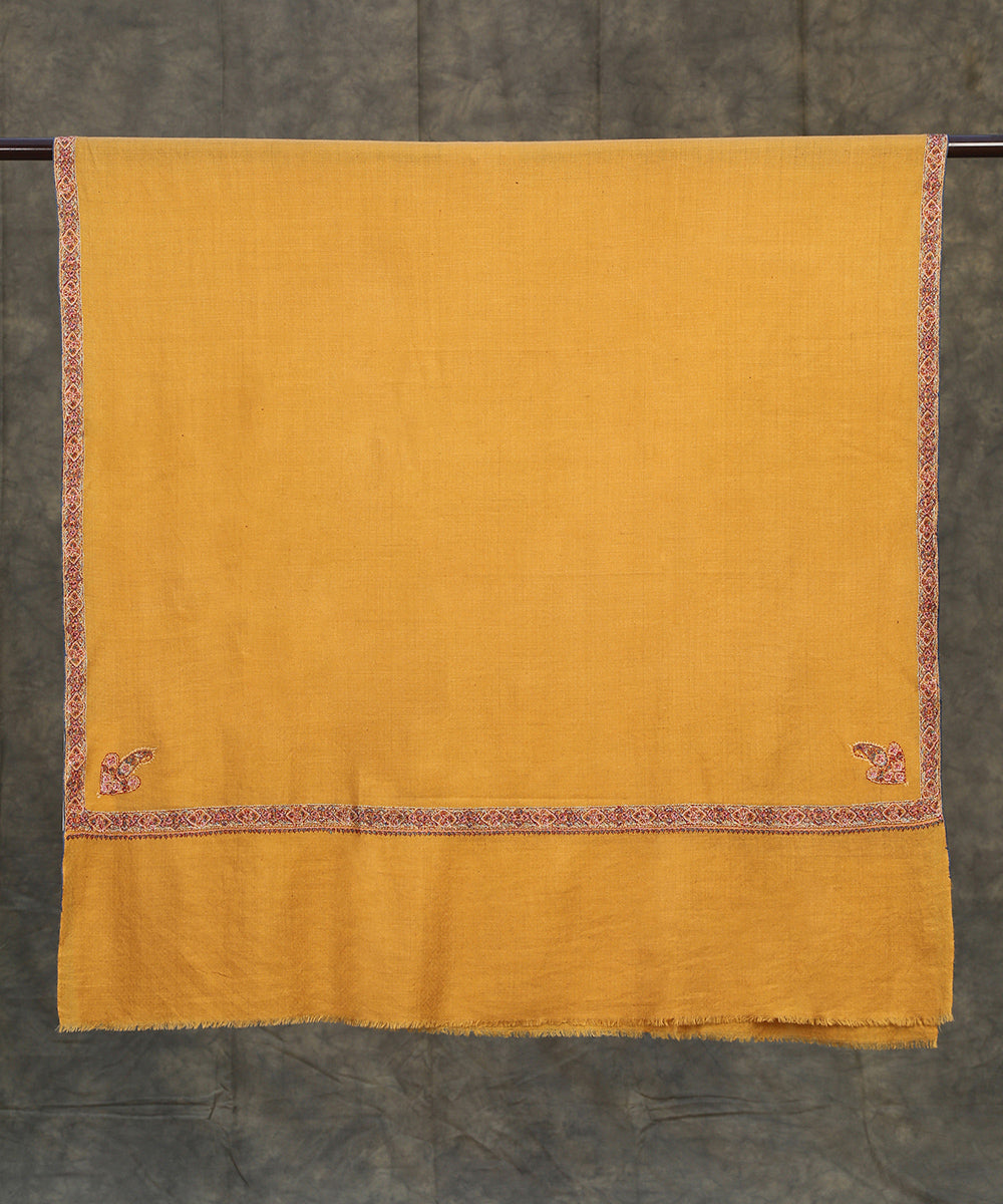 Handwoven_Mustard_Pure_Pashmina_Shawl_With_Thin_Border_WeaverStory_02