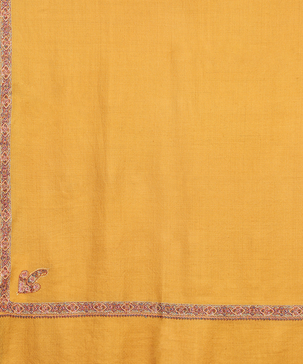 Handwoven_Mustard_Pure_Pashmina_Shawl_With_Thin_Border_WeaverStory_03