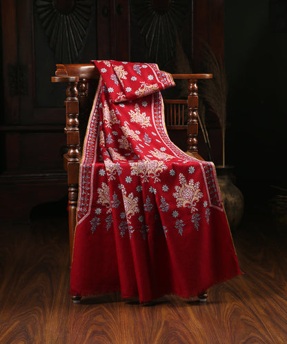 Maroon_Handwoven_Pure_Pashmina_Shawl_With_Floral_Design_WeaverStory_01