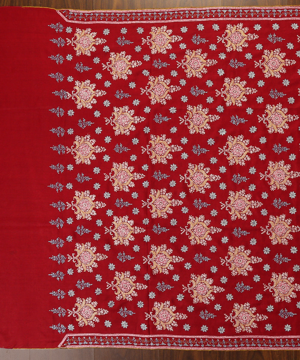 Maroon_Handwoven_Pure_Pashmina_Shawl_With_Floral_Design_WeaverStory_02