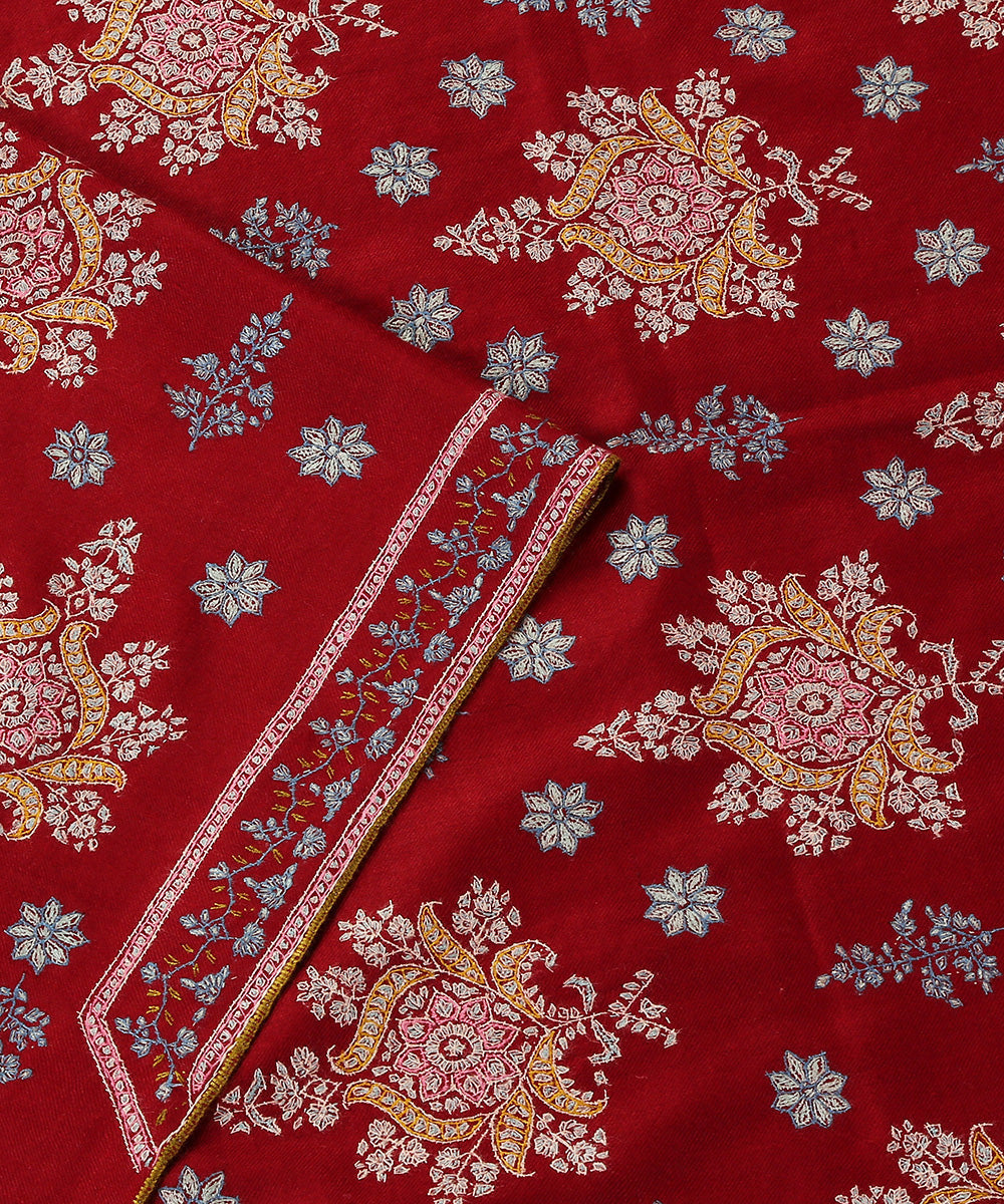 Maroon_Handwoven_Pure_Pashmina_Shawl_With_Floral_Design_WeaverStory_04