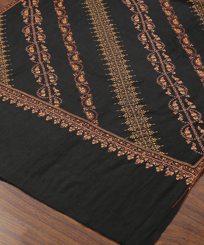 Handwoven_Black_Pure_Pashmina_Ladies_Shawl_With_Soznikari_WeaverStory_03