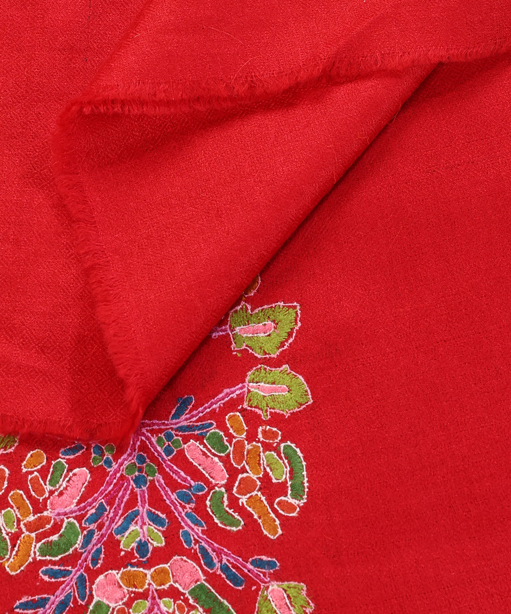 Handwoven_Red_Pure_Pashmina_Stole_With_Soznikari_WeaverStory_04