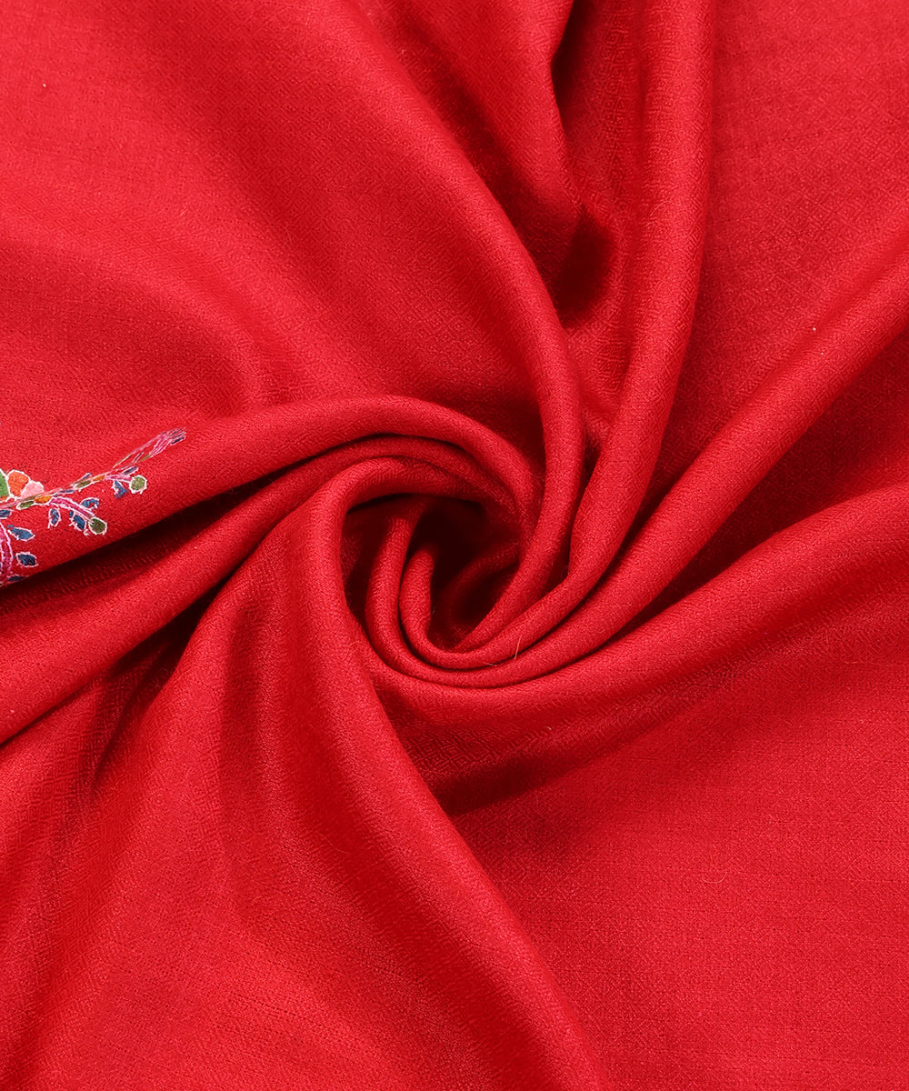 Handwoven_Red_Pure_Pashmina_Stole_With_Soznikari_WeaverStory_05