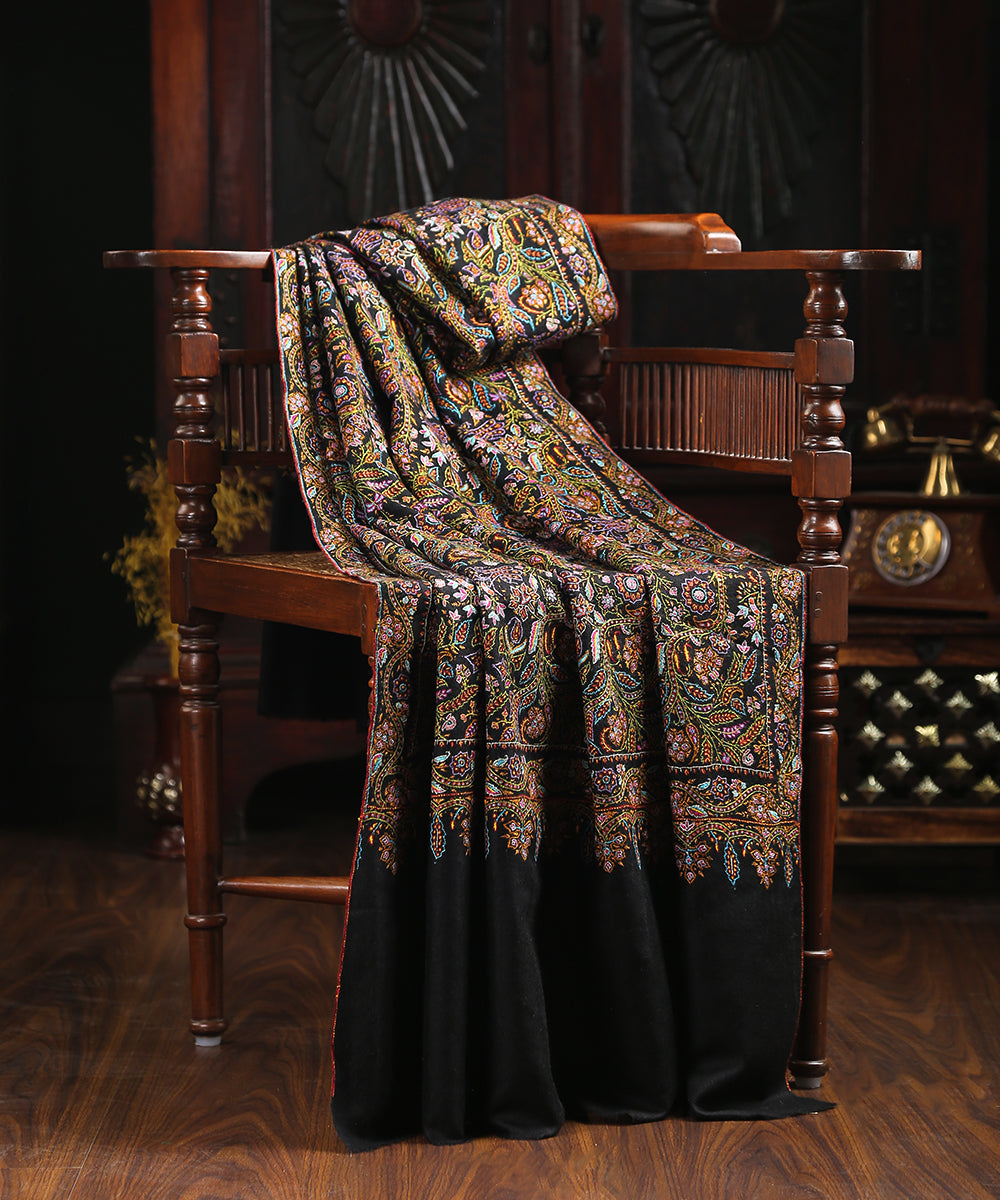 Black_Handwoven_Pure_Pashmina_Shawl_With_Sozni_Kari_WeaverStory_01