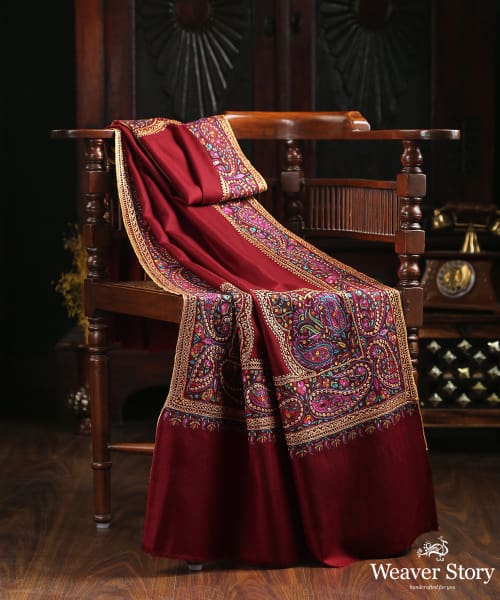 Handwoven_Maroon_Pure_Pashmina_Shawl_With_Awakari_Tilla_Work_WeaverStory_01