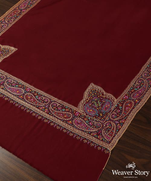 Handwoven_Maroon_Pure_Pashmina_Shawl_With_Awakari_Tilla_Work_WeaverStory_03