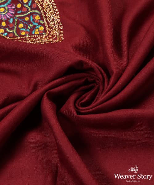 Handwoven_Maroon_Pure_Pashmina_Shawl_With_Awakari_Tilla_Work_WeaverStory_05