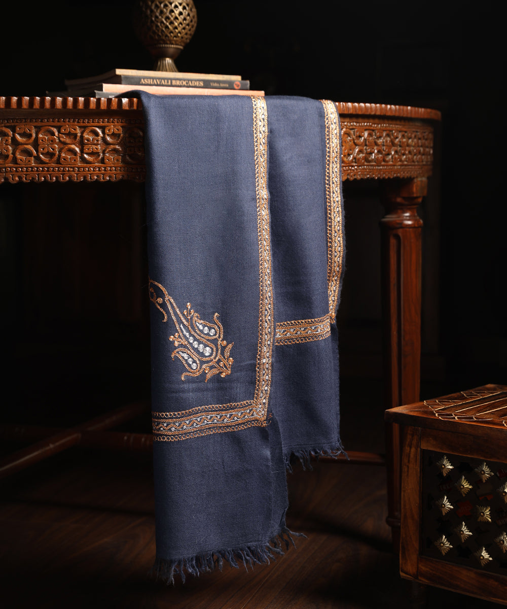 Navy_Blue_Handwoven_Pure_Pashmina_Stole_With_Tilla_Koniya_Design_WeaverStory_01