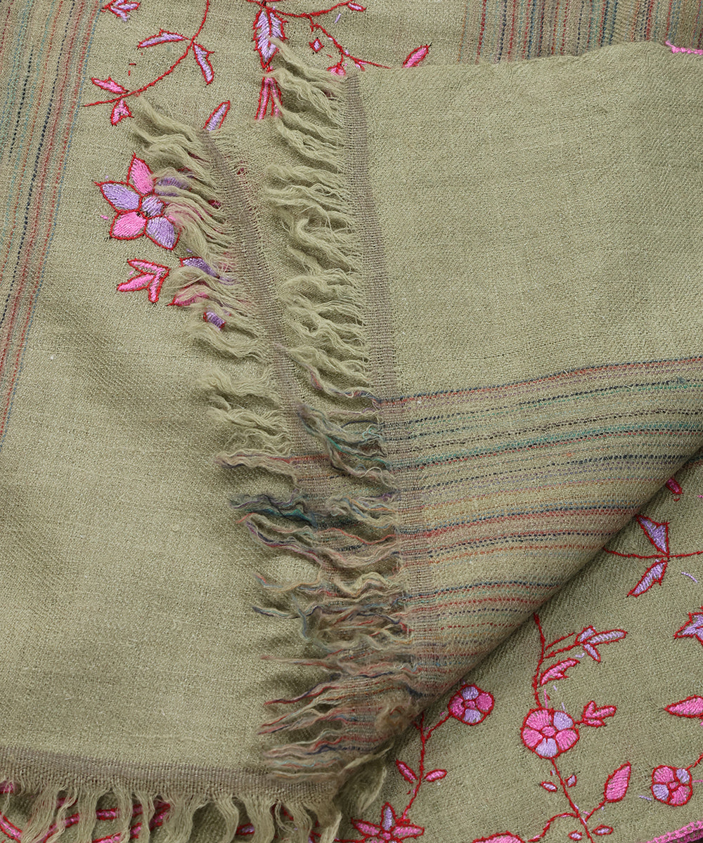 Green_Handwoven_Pure_Pashmina_Stole_With_Paper_Mache_Work_WeaverStory_04