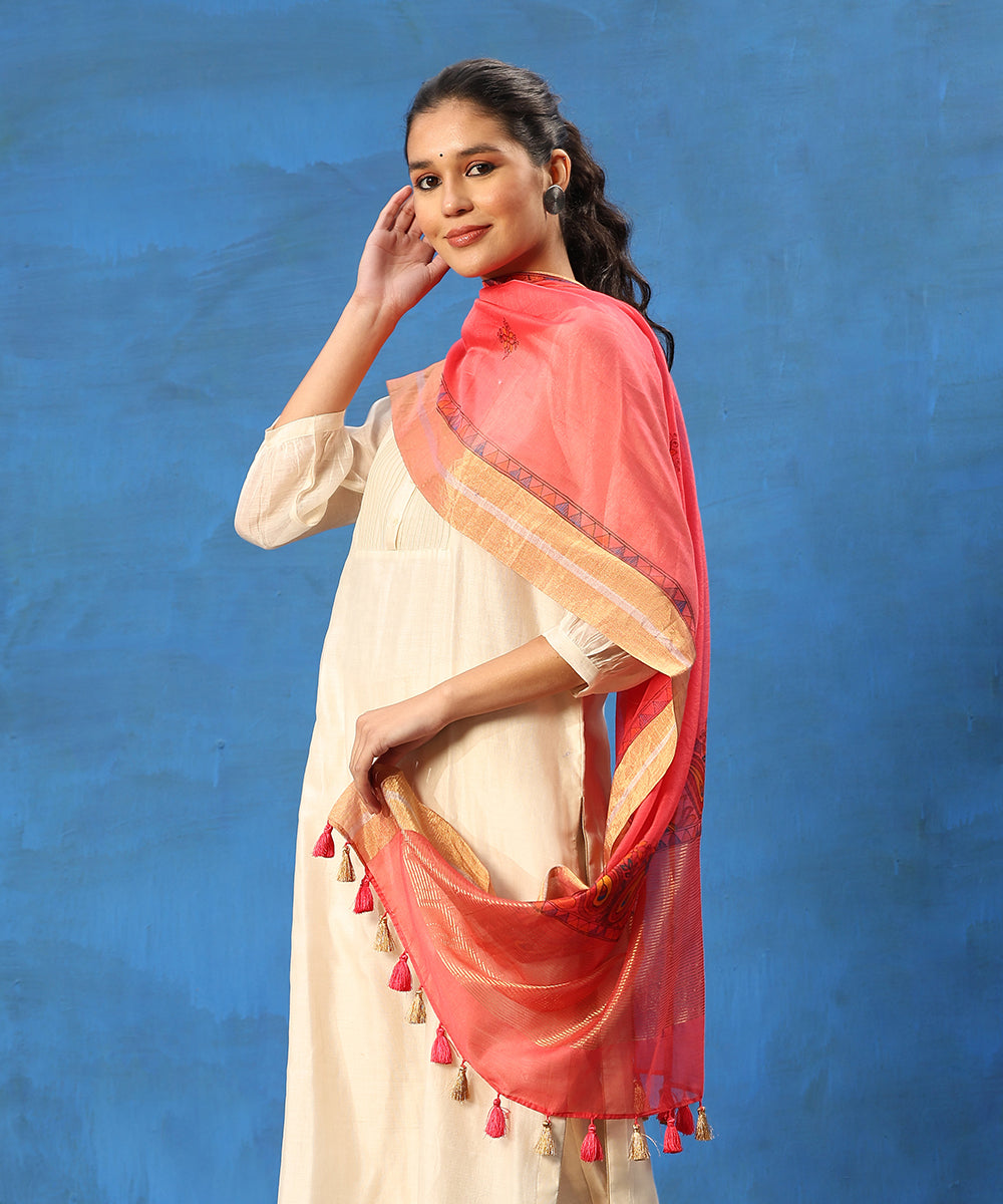 Offwhite_Handloom_Pure_Chanderi_Kurta_Set_With_Madhubani_Hand_Painted_Carrot_Red_Dupatta_WeaverStory_02