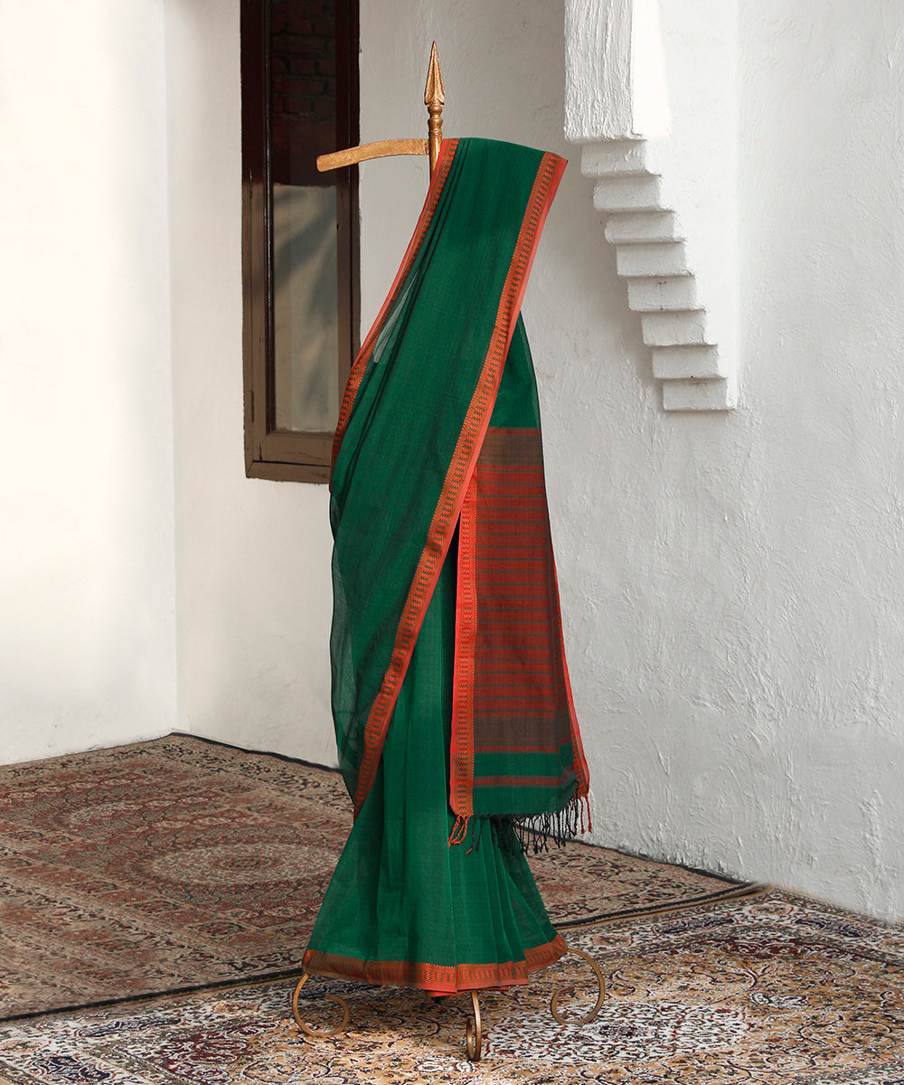 Green_Handloom_Pure_Cotton_Maheshwari_Saree_With_Red_Threadwork_Border_WeaverStory_01