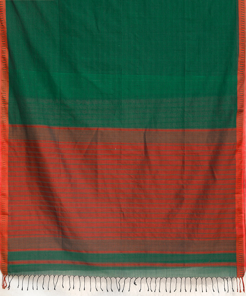 Green_Handloom_Pure_Cotton_Maheshwari_Saree_With_Red_Threadwork_Border_WeaverStory_04