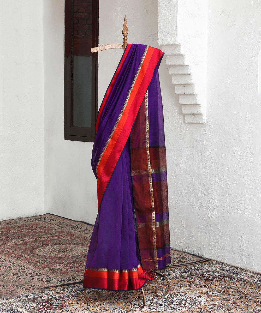 Handloom_Purple_Pure_Cotton_Silk_Maheshwari_Saree_With_Red_And_Orange_Border_WeaverStory_01