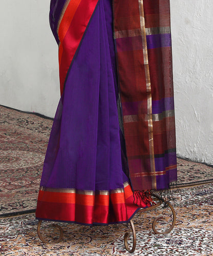 Handloom_Purple_Pure_Cotton_Silk_Maheshwari_Saree_With_Red_And_Orange_Border_WeaverStory_03