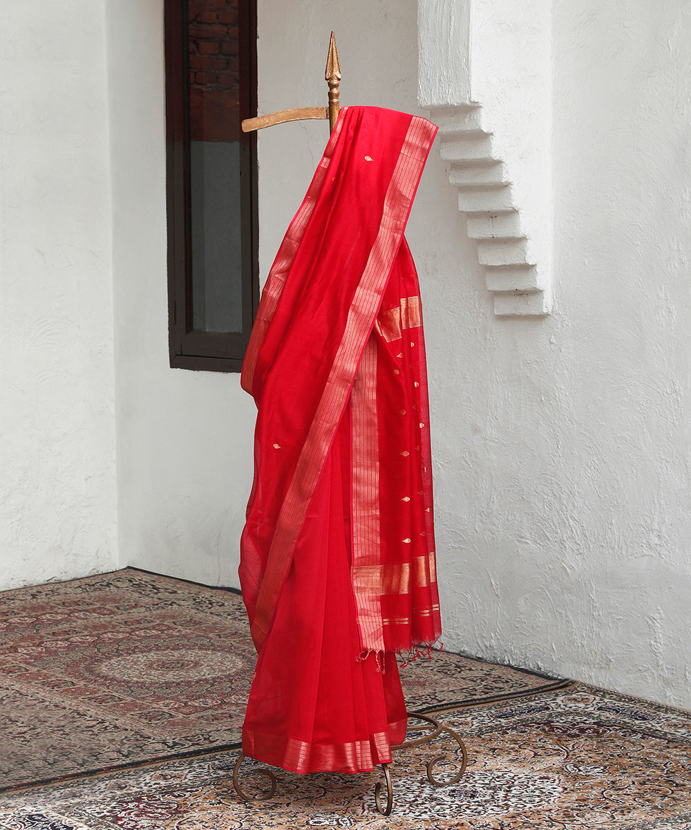 Handloom_Red_Pure_Cotton_Maheshwari_Saree_With_Gold_Zari_Border_WeaverStory_01