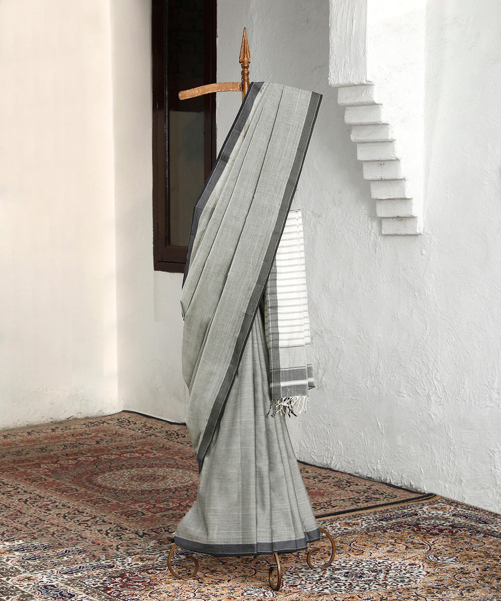 Grey_Cotton_Handloom_Pure_Cotton_Maheshwari_Saree_With_Striped_Palla_WeaverStory_01