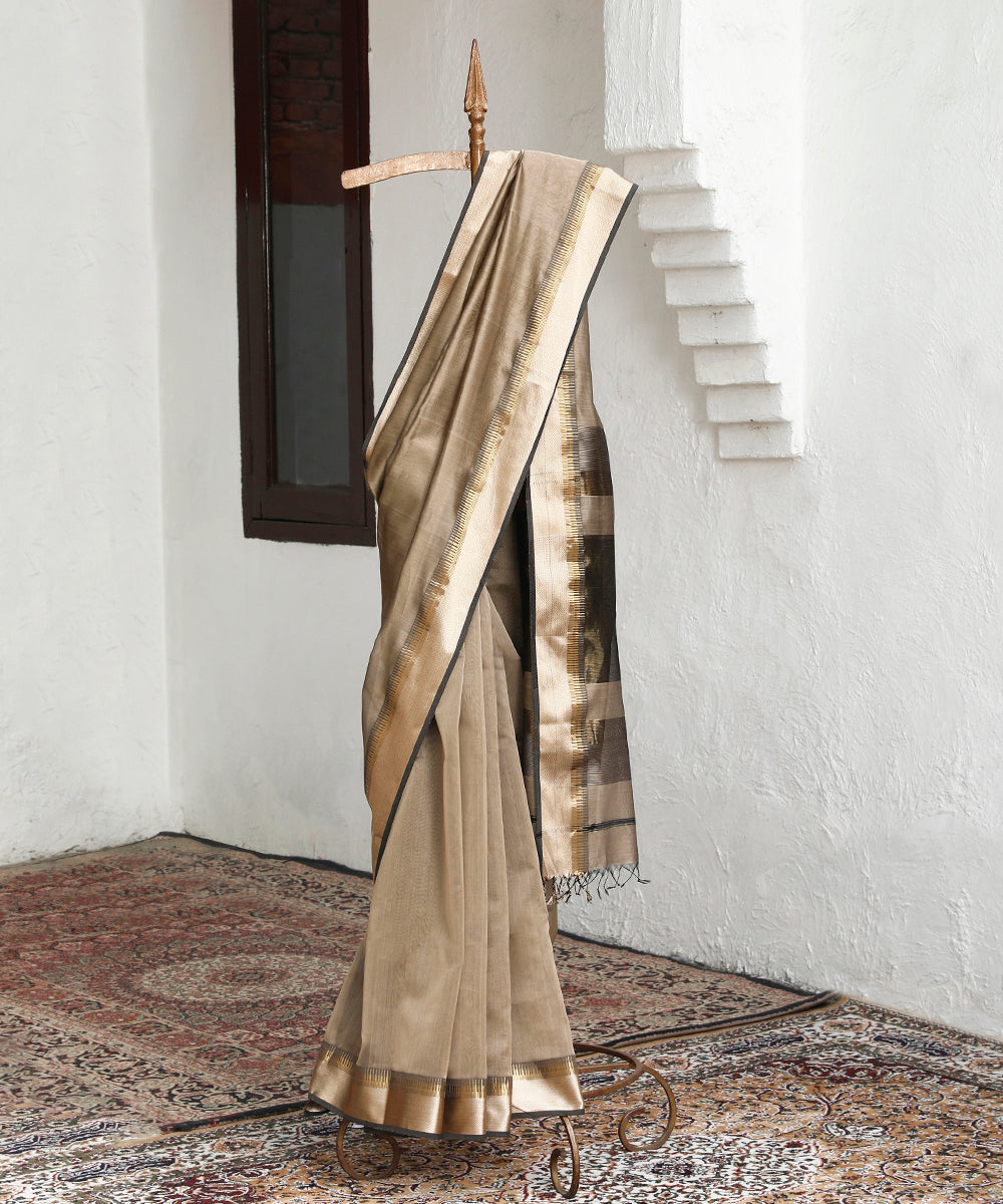 Handloom_Beige_And_Black_Pure_Cotton_Maheshwari_Saree_With_Beige_And_Gold_Resham_Palla_WeaverStory_01