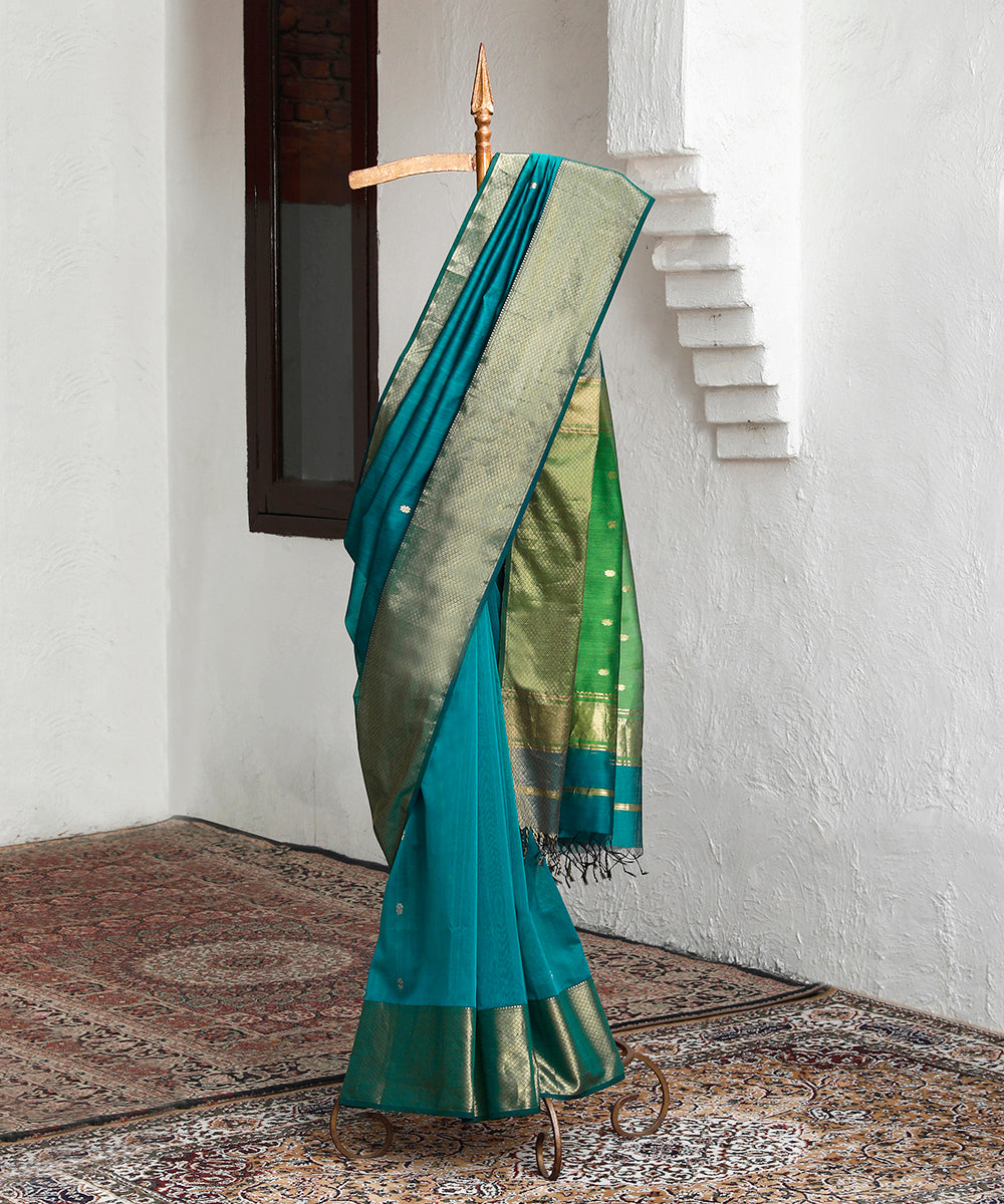 Teal_And_Green_Handloom_Pure_Cotton_Silk_Maheshwari_Saree_With_Gold_Zari_Booti_WeaverStory_01