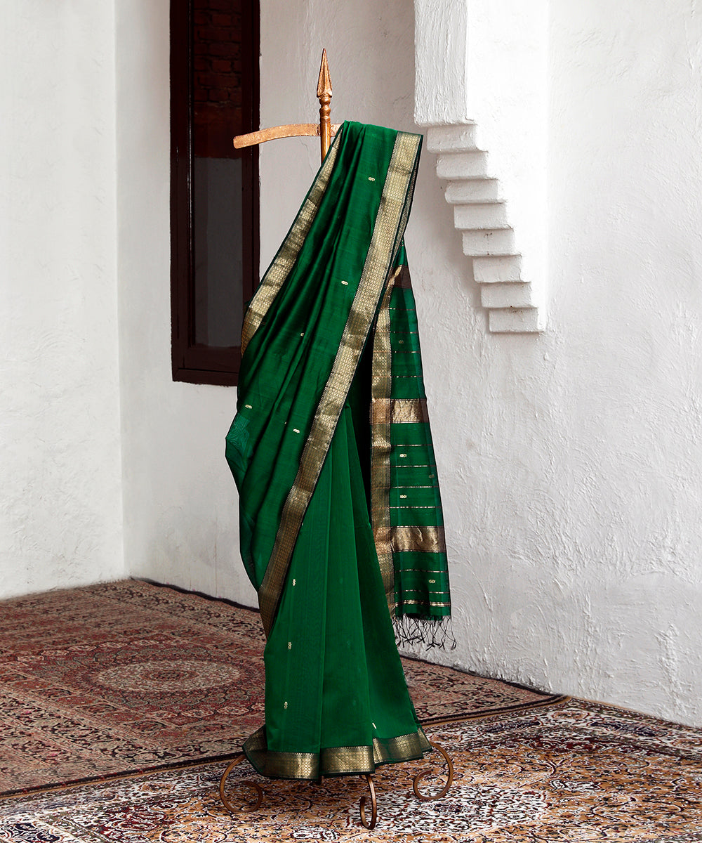 Dark_Green_Handloom_Pure_Cotton_Maheshwari_Saree_With_Gold_Zari_Border_WeaverStory_01