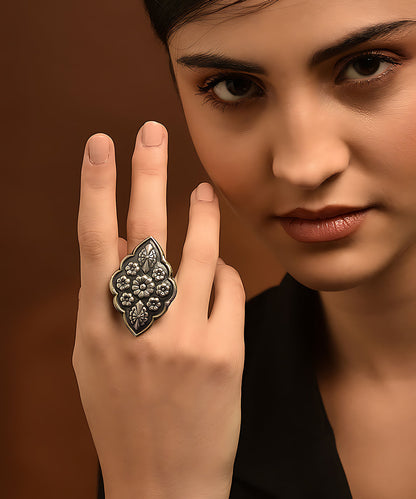 Tamanna_Handcrafted_Pure_Silver_Ring_With_Flower_Motifs_WeaverStory_02