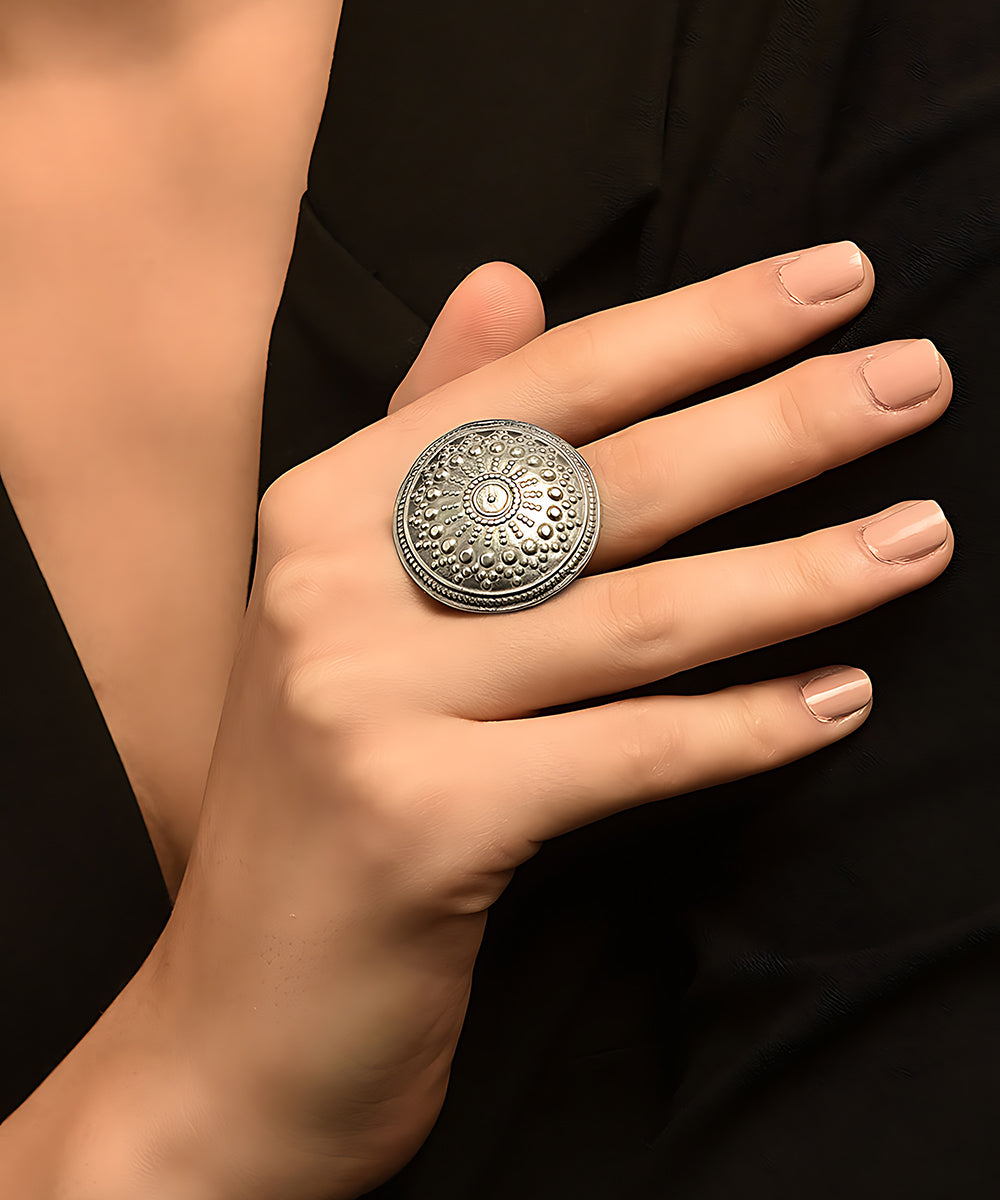 Ehsan_Handcrafted_Pure_Silver_Ring_WeaverStory_02