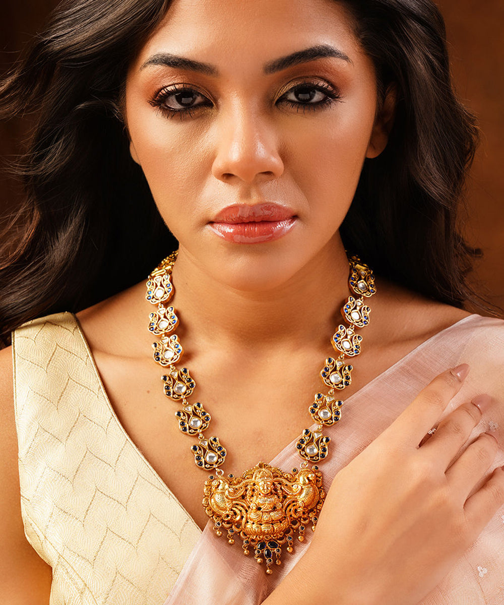 Suvo_Handcrafted_Pure_Silver_Necklace_With_Laxmi_Pendant_WeaverStory_01