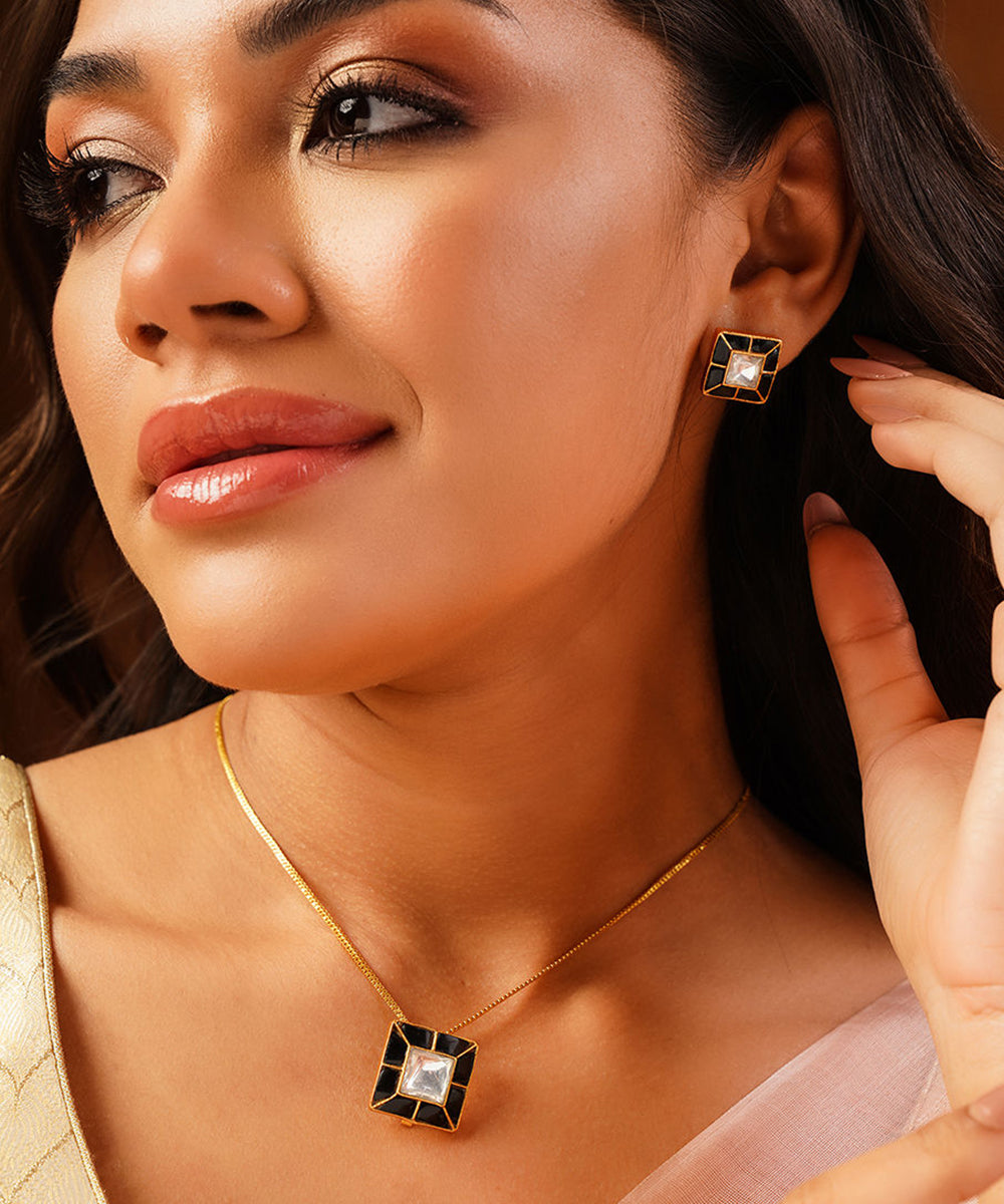 Tarashi_Black_Handcrafted_Pure_Silver_Necklace_Set_With_Kundan_WeaverStory_01