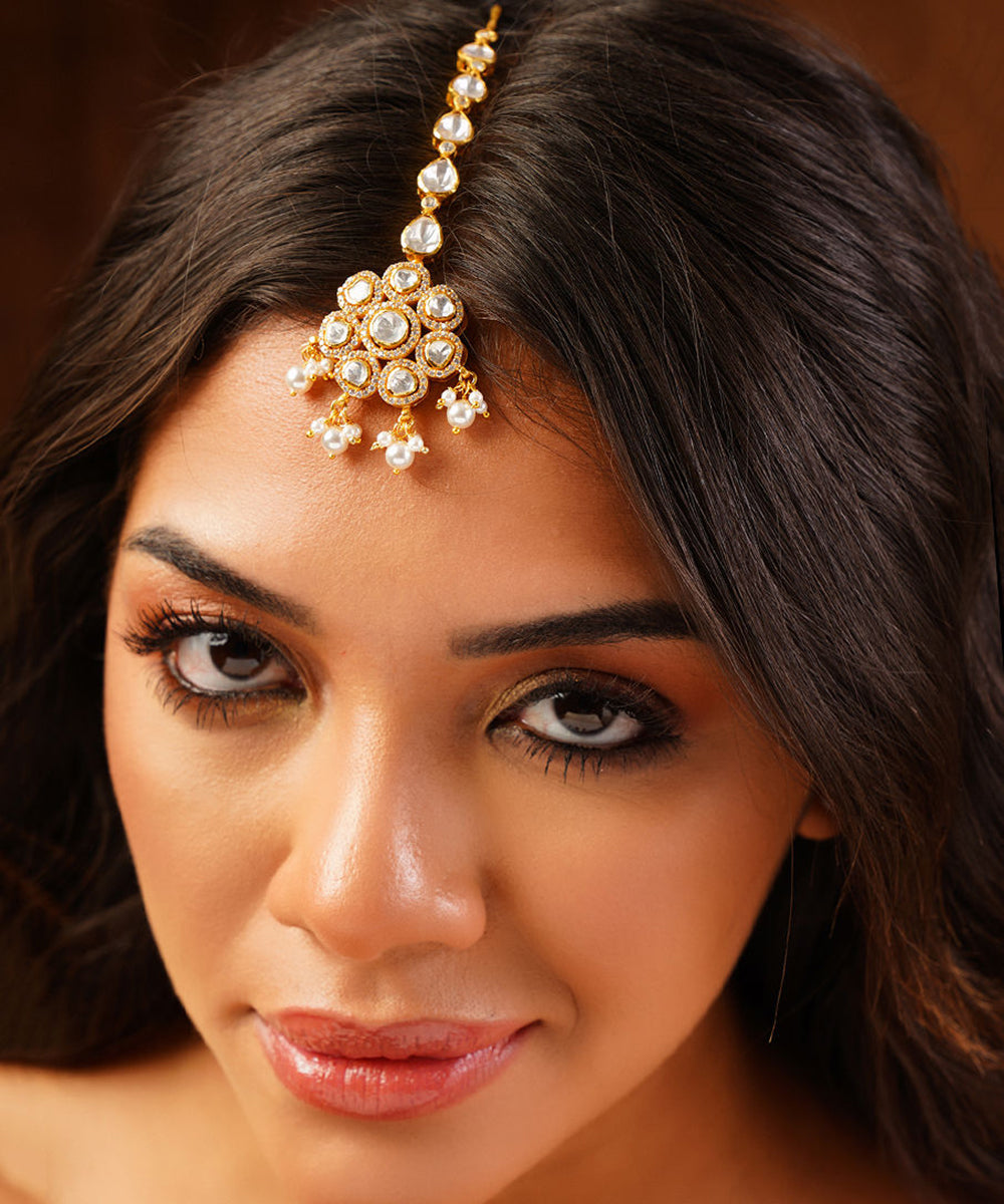 Sagara_Handcrafted_Pure_Silver_Maangtika_With_Kundan_And_Moissanite_Polki_WeaverStory_01