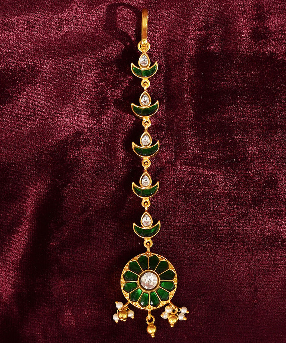 Akshar_Handcrafted_Pure_Silver_Maangtika_With_Kundan_WeaverStory_02