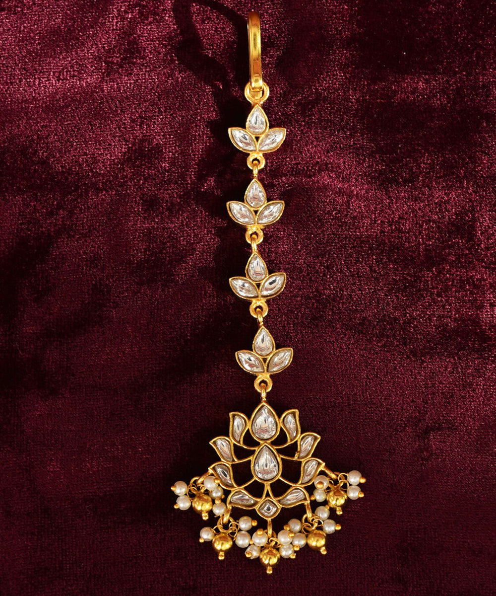 Aranyak_Handcrafted_Pure_Silver_Maangtika_With_Kundan_WeaverStory_02