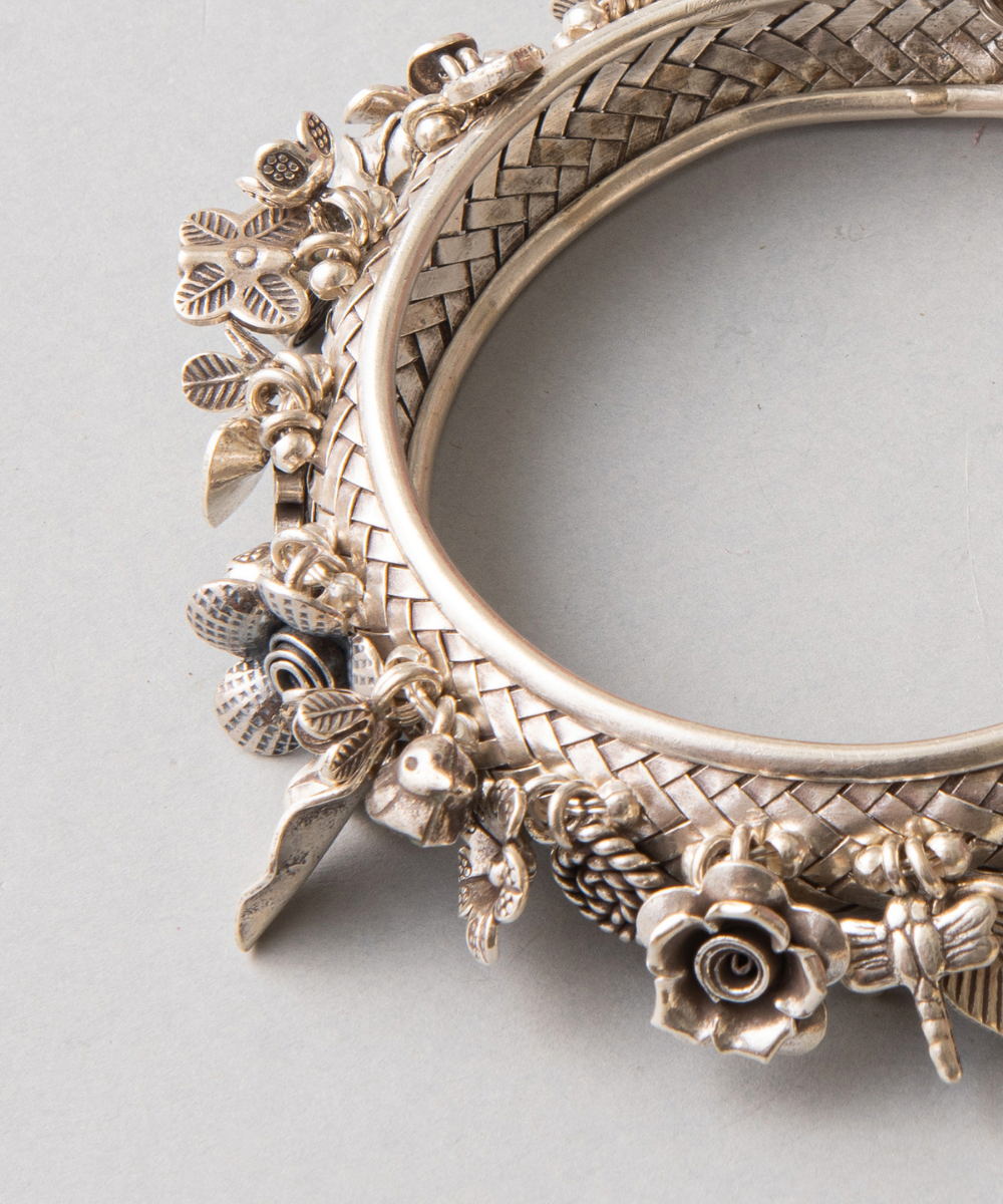 Zarina_Handcrafted_Pure_Silver_Bangle_With_Flower_Motifs_WeaverStory_03