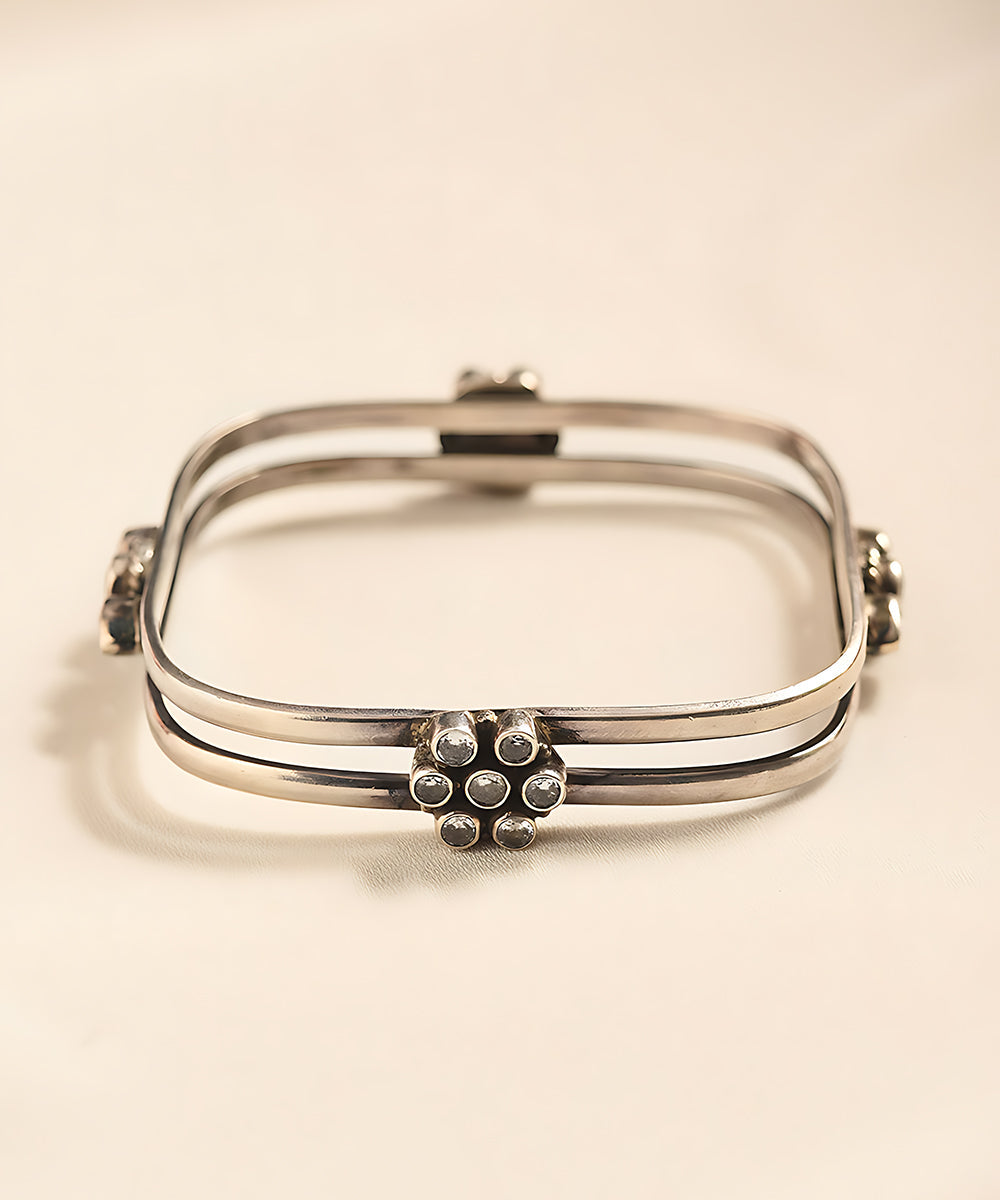Omaira_Handcrafted_Pure_Silver_Bangle_WeaverStory_01