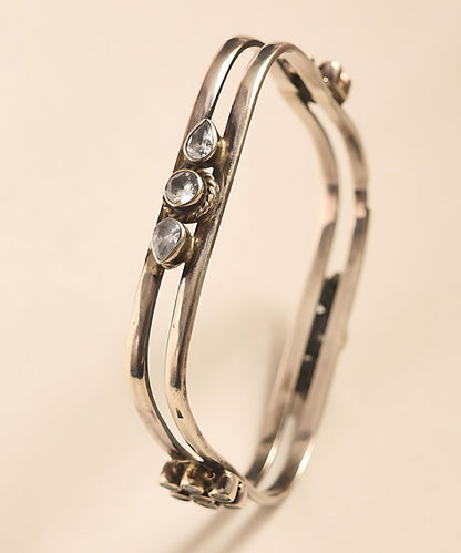 Omaira_Handcrafted_Pure_Silver_Bangle_WeaverStory_02
