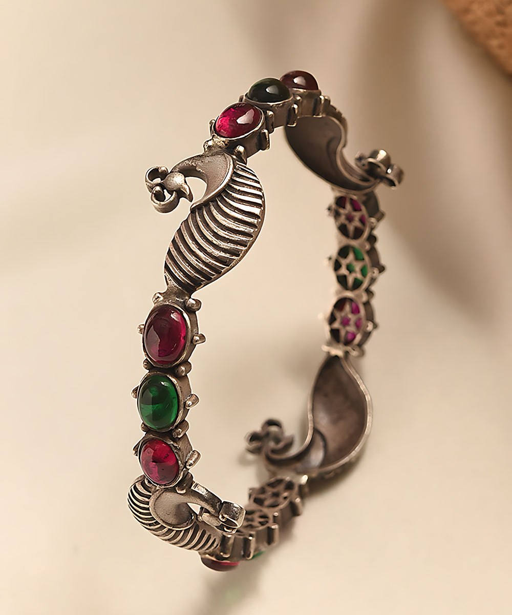 Sakina_Handcrafted_Pure_Silver_Bangle_With_Kempstone_WeaverStory_01
